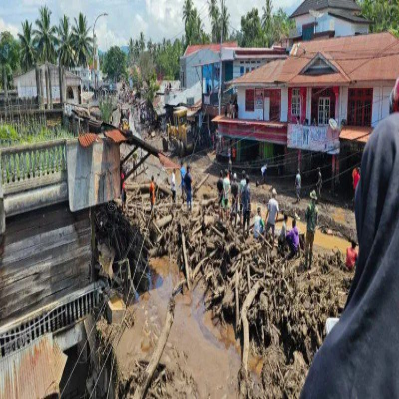 DARURAT BENCANA BANTU WARGA TERDAM[AK SEGERA! KORBAN BANJIR BANDANG DAN LONGSOR PROVINSI SUMBAR, SUMUT, ACEH