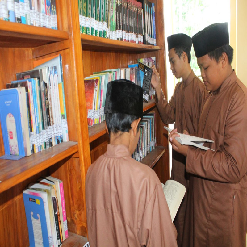 Bantu Santri Yatim Menuntut Ilmu