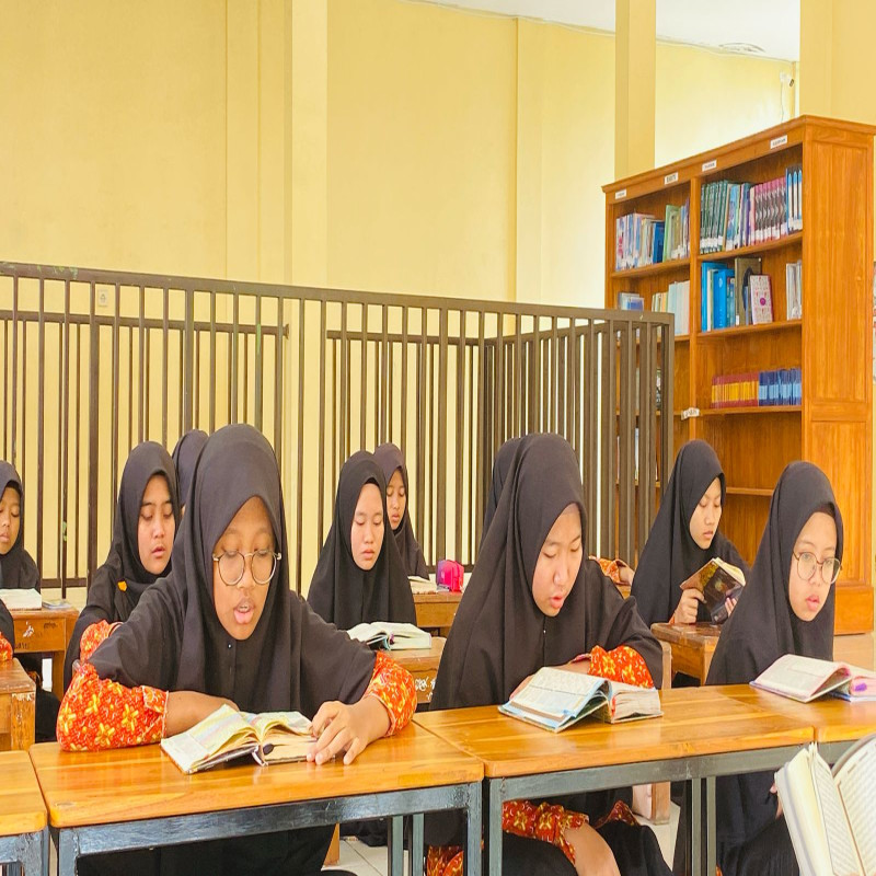 Bantu Santri Yatim Menuntut Ilmu