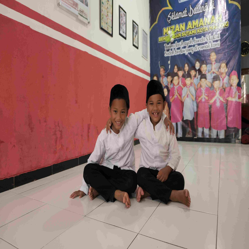 Ayah Ibu sudah lama meninggal Mari bantu raih mimpinya