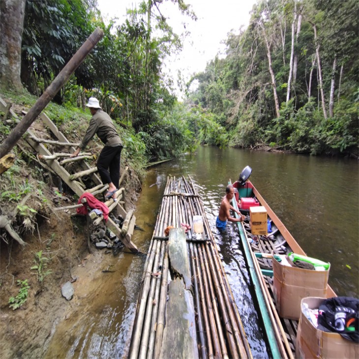 Patungan Bangun Jembatan Gantung Talang Mamak di Riau