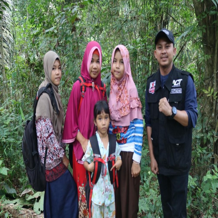 Patungan Bangun Jembatan Gantung Talang Mamak di Riau