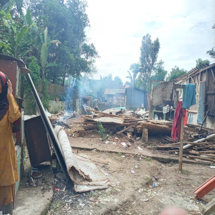 Peduli Korban Pergerakan tanah Ciherang Sukabumi