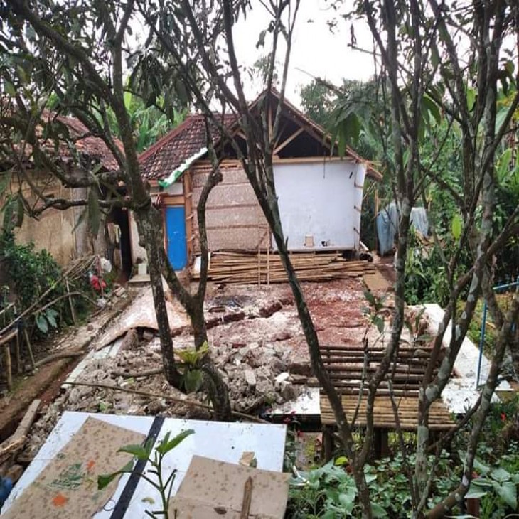 Peduli Korban Pergerakan tanah Ciherang Sukabumi