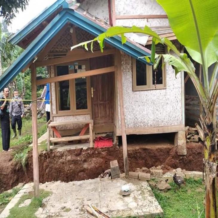 Peduli Korban Pergerakan tanah Ciherang Sukabumi