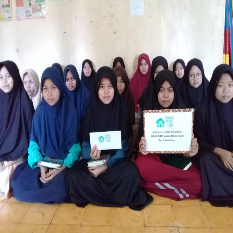 Bantu Anak Yatim dan Anak Tidak Mampu