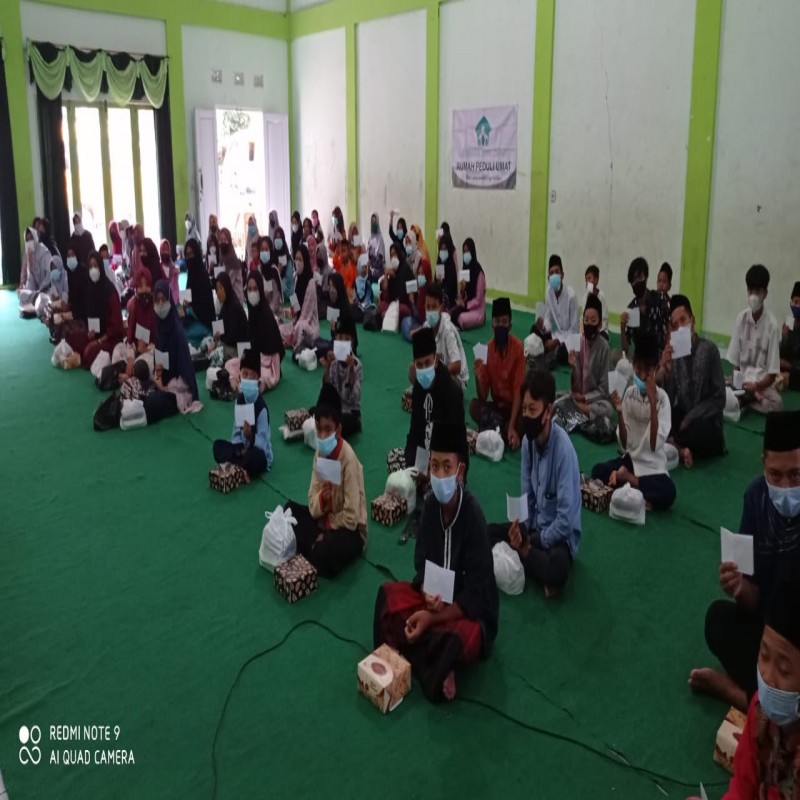 Bantu Anak Yatim dan Anak Tidak Mampu