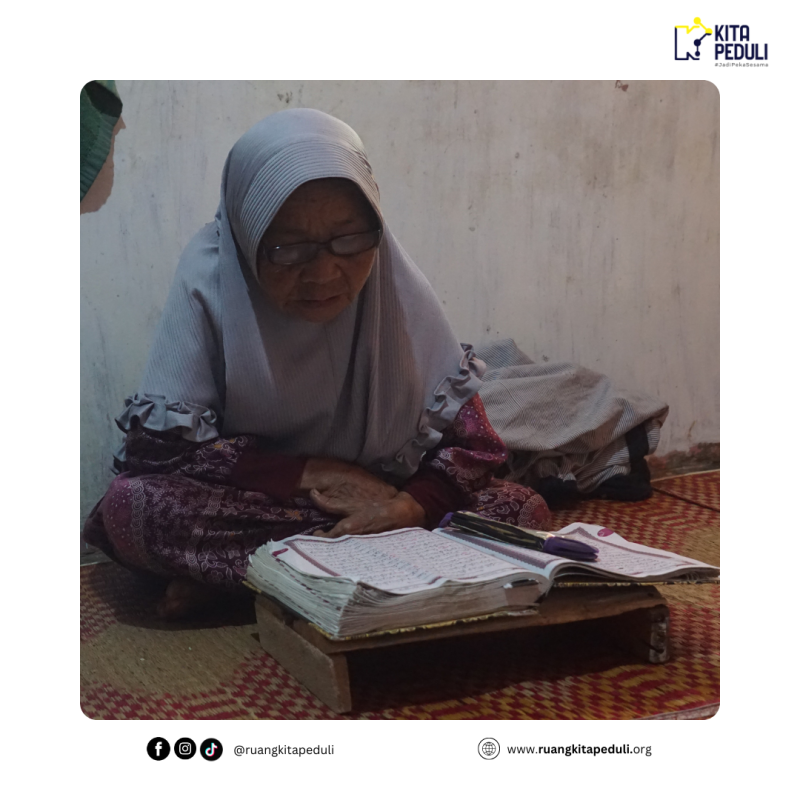 Lansia 80 Tahun Tak Lupa Ngaji Meski Dagangan Sepi