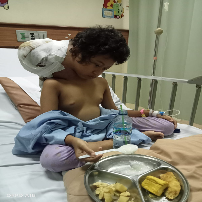 Darurat! Tumor Ganas Semakin Membesar, Aisyah Butuh Operasi Segera.