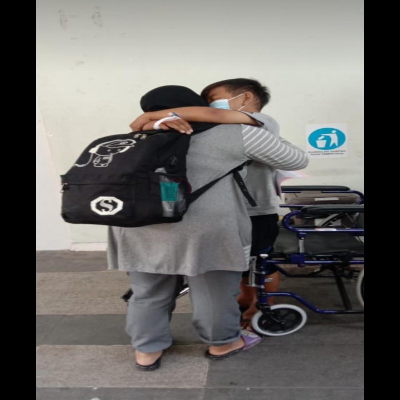 Derita Gagal Ginjal, Putra kehilangan pendengarannya