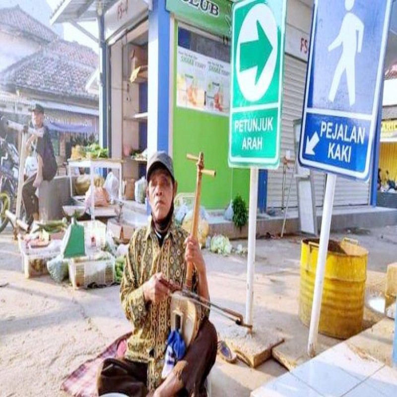 TERDAMPAK COVID-19, MAESTRO REBAB TUNANETRA APIH UTA KINI MENGAMEN DI PASAR
