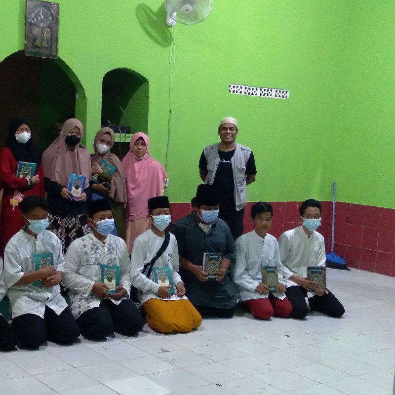 Ayo Bantu Terangi Bumi dengan Sedekah Al-Qur'an Kepada Santri dan TPA Wilayah Gunung Sindur