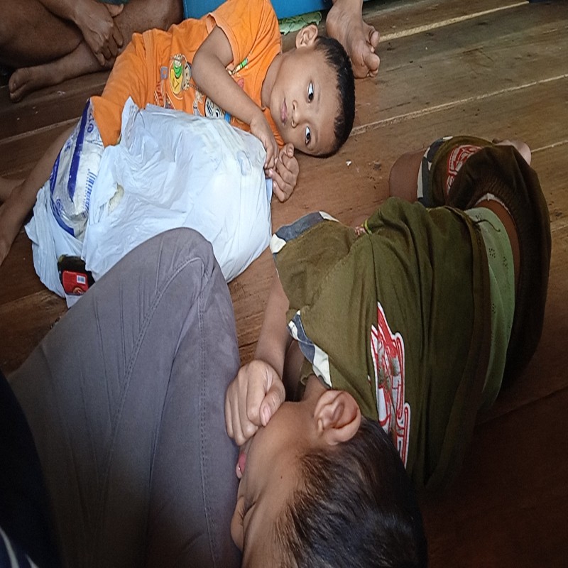 Bantu Berobat, Sikembar yang Lumpuh Sejak Lahir