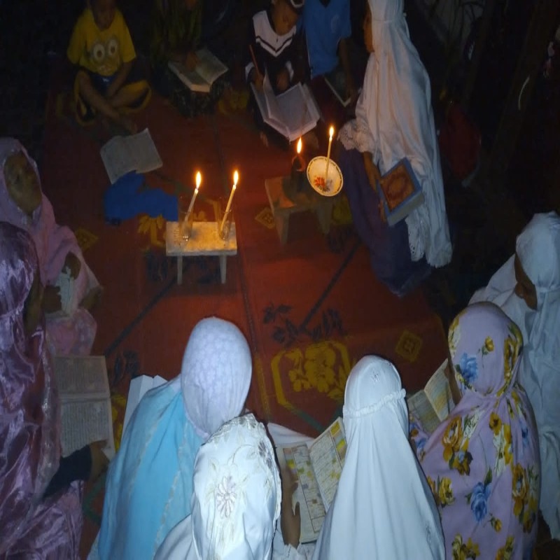 BANTU ALIRKAN LISTRIK UNTUK WARGA SUKABUMI