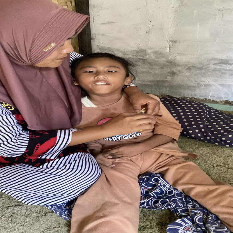 7 Tahun Cerebral Palsy dan Tidak Bisa Berdiri! Bantu Adilla Berjuang