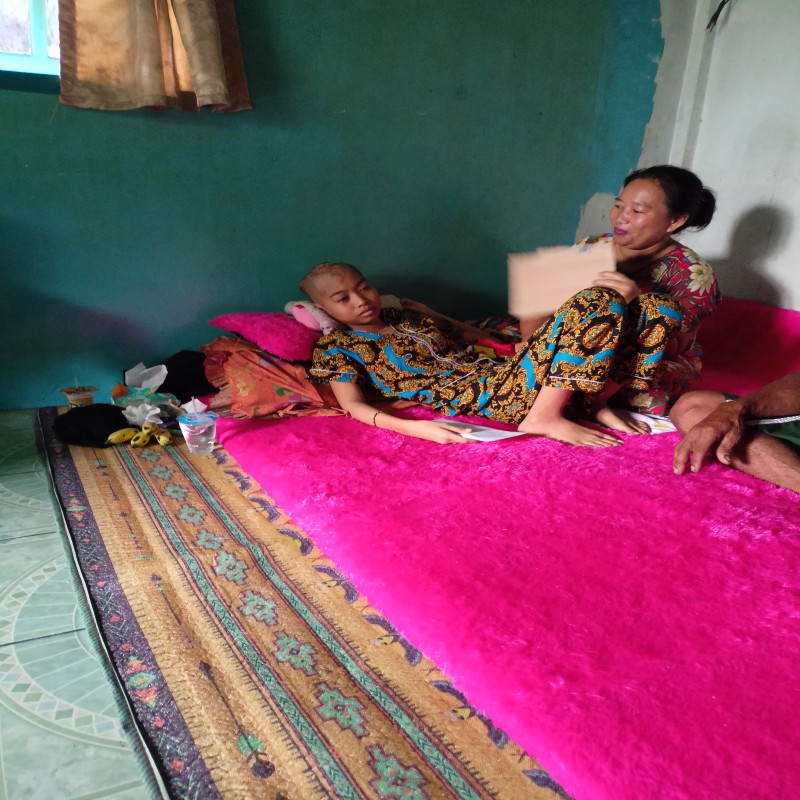 RAMBUT TERLILIT KIPAS KAPAL MEMBUAT KEPALA SHELA BERLUBANG