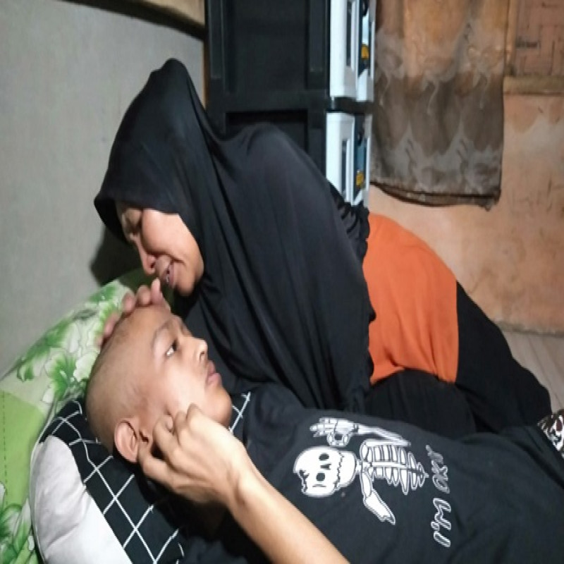 Demi bisa Berobat, Pejuang Kanker Berdagang Asongan di Tepi Jalan