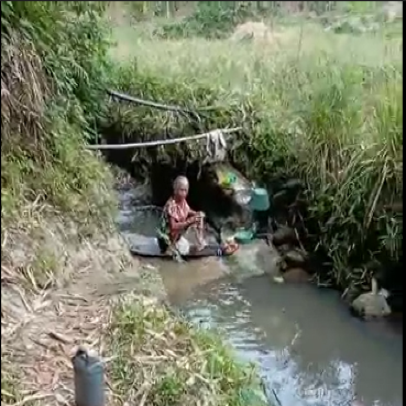 Tak Punya MCK yang Layak. Sedekah Bantu Hadirkan MCK untuk Warga Ciroyom
