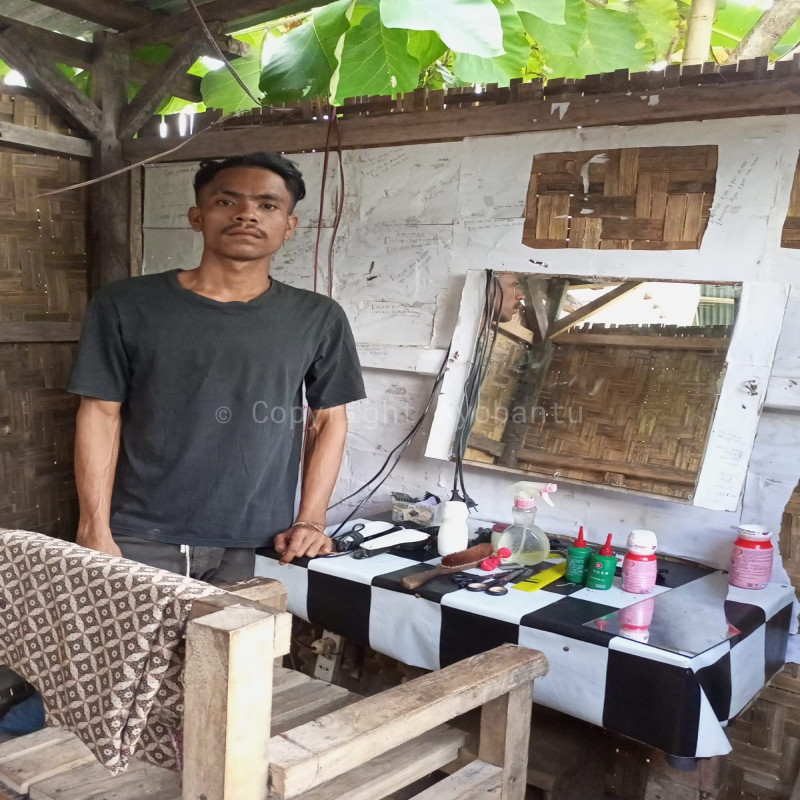 Mimpi Anak Petani Bangun Tempat Pangkas Rambut
