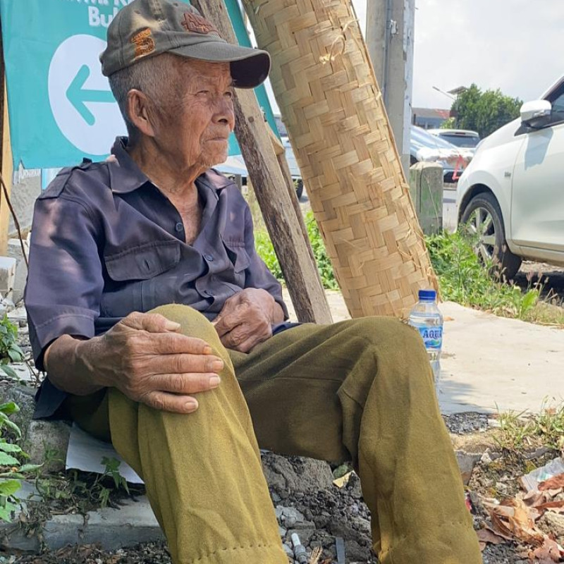 Miris! Dagangan Abah Tak Kunjung Laku