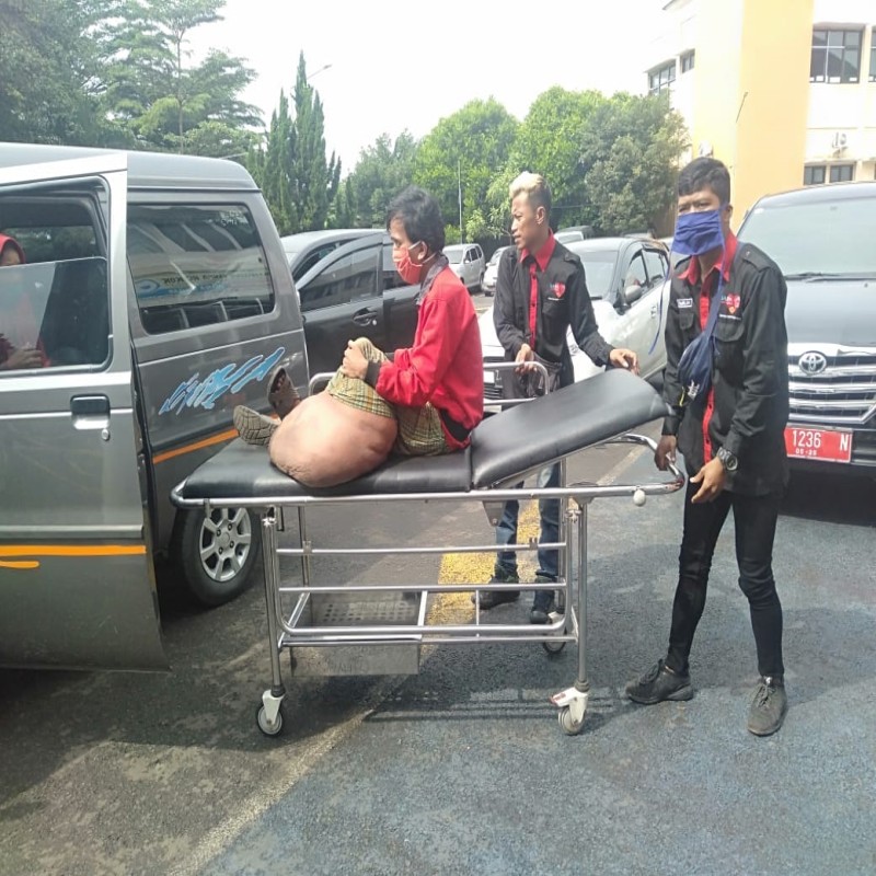 DARURAT!! WARGA DESA RELA MENEMPUH PULUHAN KILOMETER UNTUK SAMPAI DI LAYANAN KESEHATAN