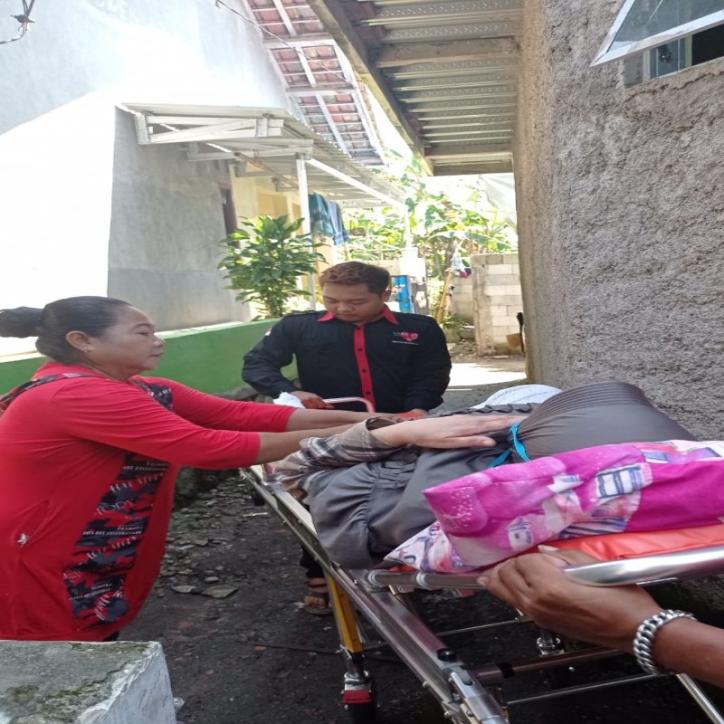 DARURAT!! WARGA DESA RELA MENEMPUH PULUHAN KILOMETER UNTUK SAMPAI DI LAYANAN KESEHATAN