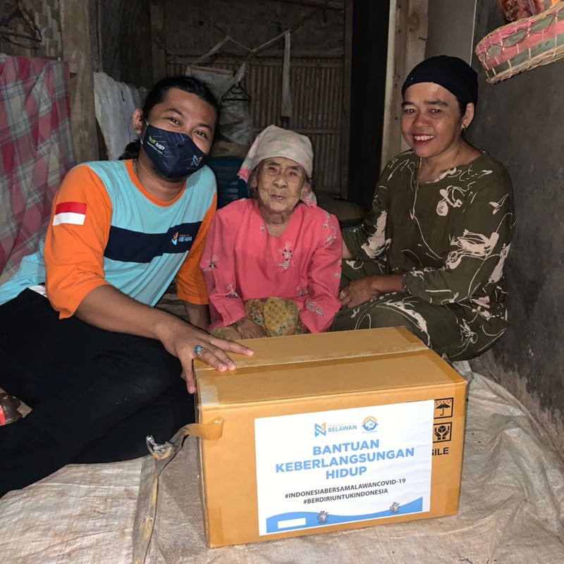 Raih Keberkahan, Kirim Bantuan Sembako untuk Janda Lansia