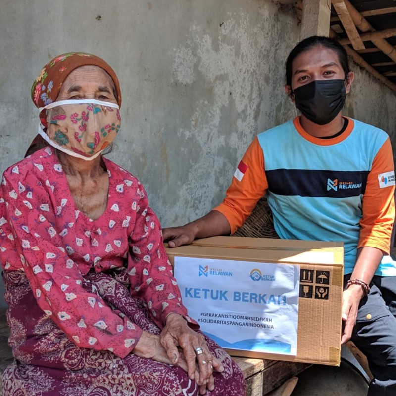 Raih Keberkahan, Kirim Bantuan Sembako untuk Janda Lansia