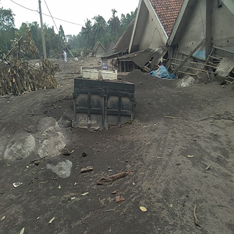 #BantuSemeruPulih Masyarakat yang terdampak erupsi gunung Semeru