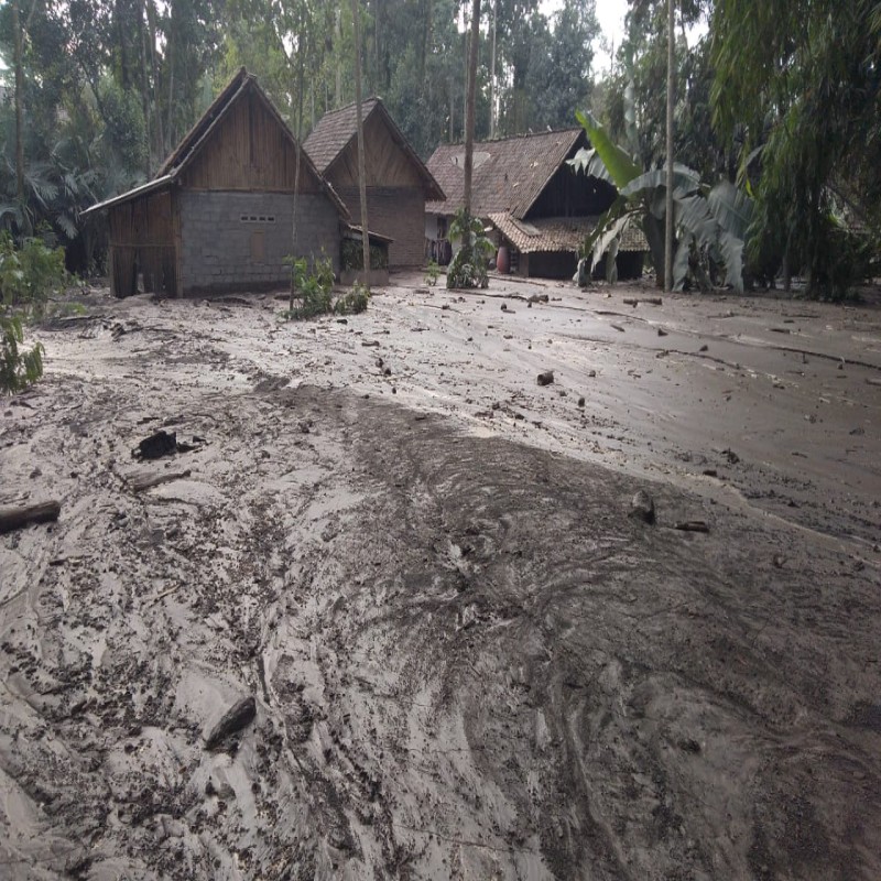 #BantuSemeruPulih Masyarakat yang terdampak erupsi gunung Semeru