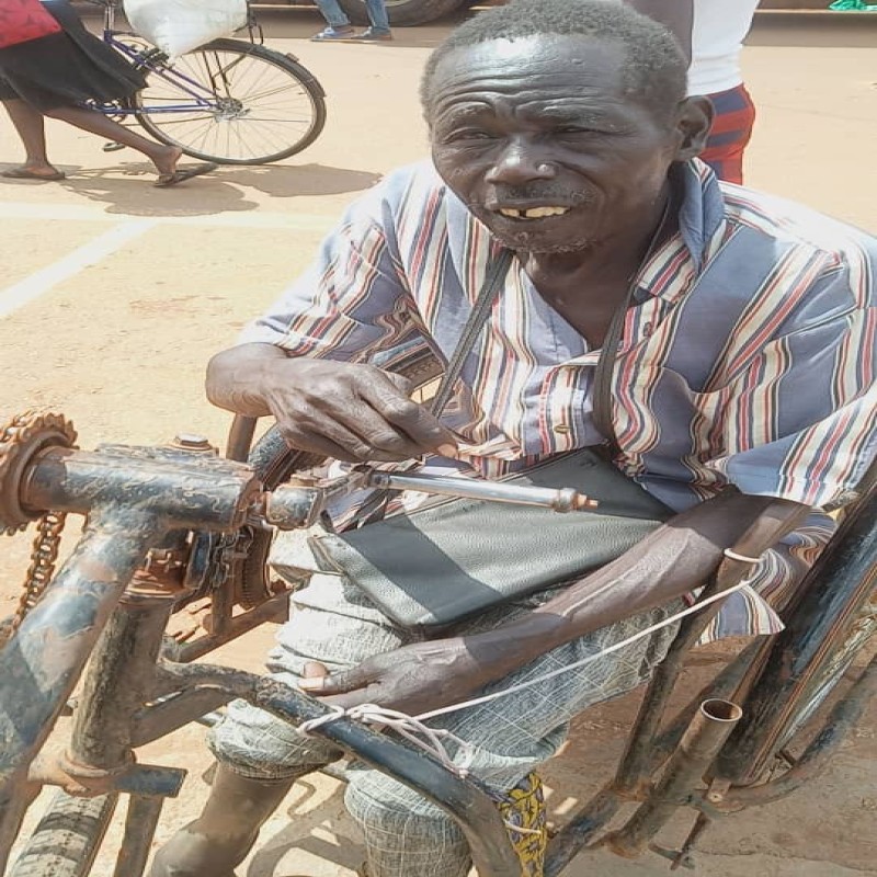Bantu 100 Difabel Uganda punya Kursi Roda