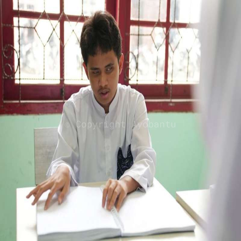 Donasi Qur'an Braille: Hadiah Terbaik untuk Santri Tunanetra