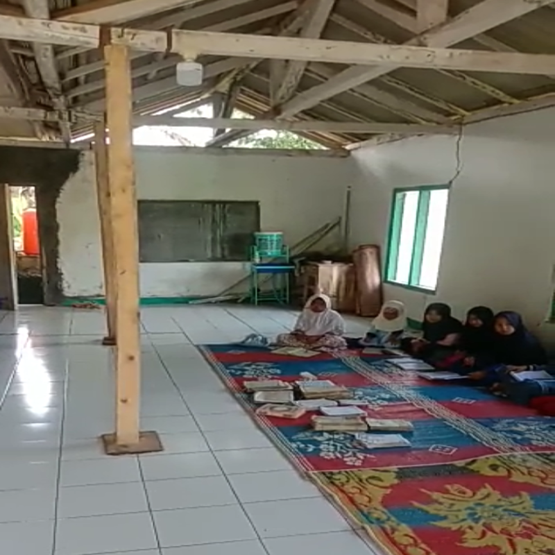 Bantu Renovasi Madrosah Yang Sudah Bocor