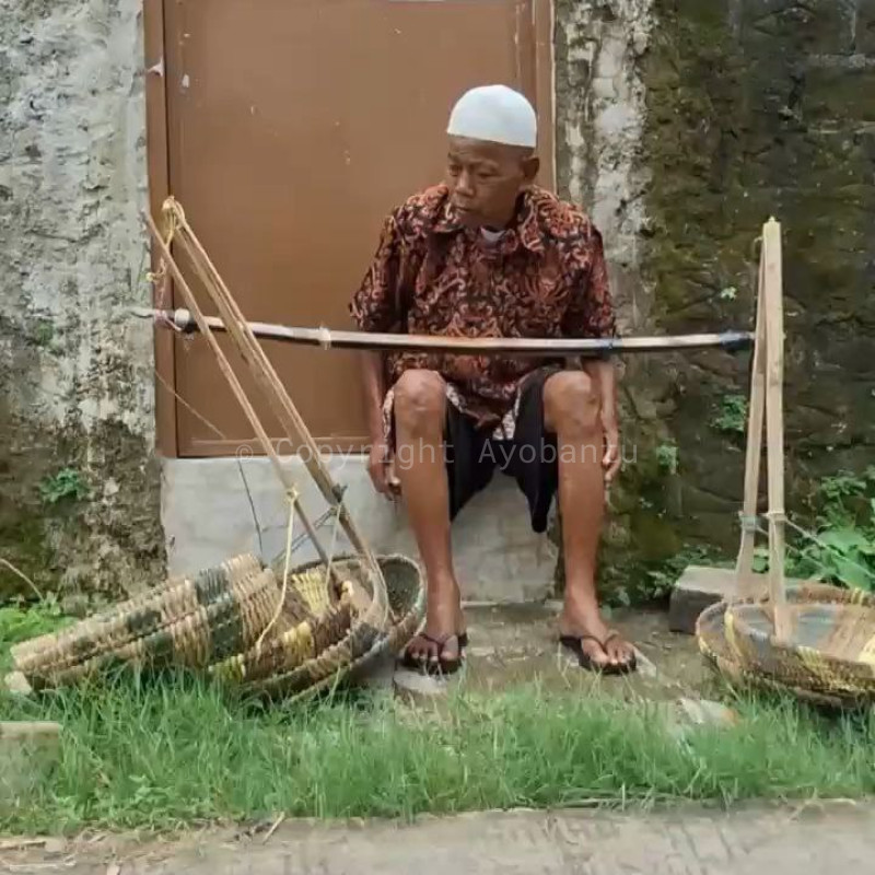 Kisah Pilu Lansia Penjual Pengki Hidupi Sang Istri