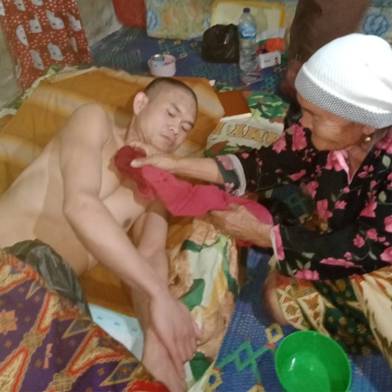 2 TAHUN TERBARING LUMPUH, BANTU PENGOBATAN SYAMSUL BAHRI TKI JAMBI PULIH KEMBALI
