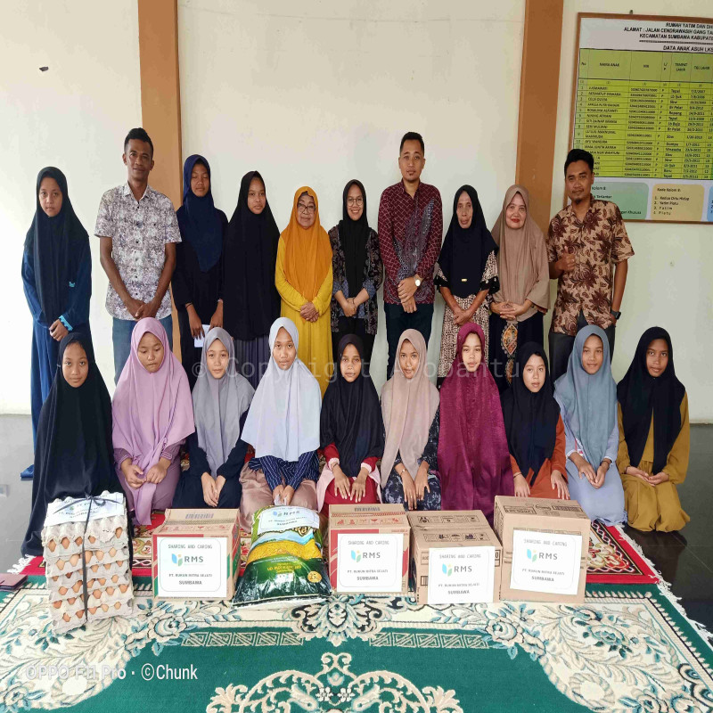Berbagi Bingkisan Lebaran Untuk Anak Yatim dan Dhuafa