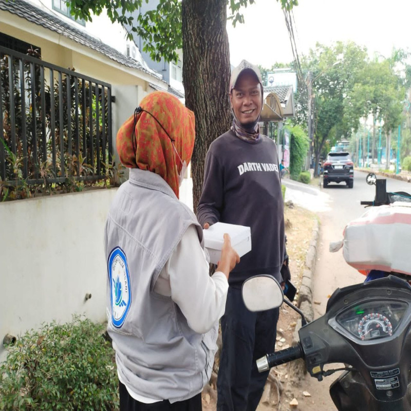 Makan Siang Gratis Untuk Pejuang Jalanan