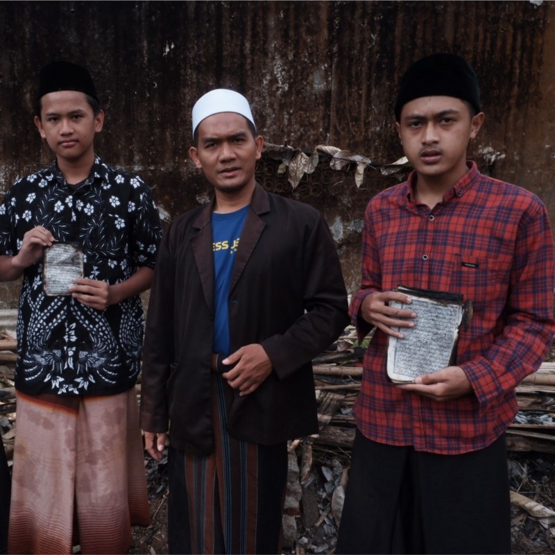 Ganti Al-Qur'an Yang Terbakar dan Rusak Dengan Yang Baru