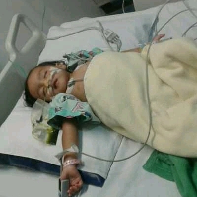 Urgent! Bantu Dek Nia Untuk Sembuh Dari Penyakit Usus Langka