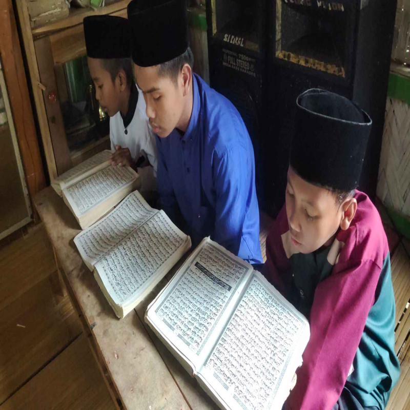 Sedekah Al - Qur’an untuk Santri Yatim dan Dhuafa