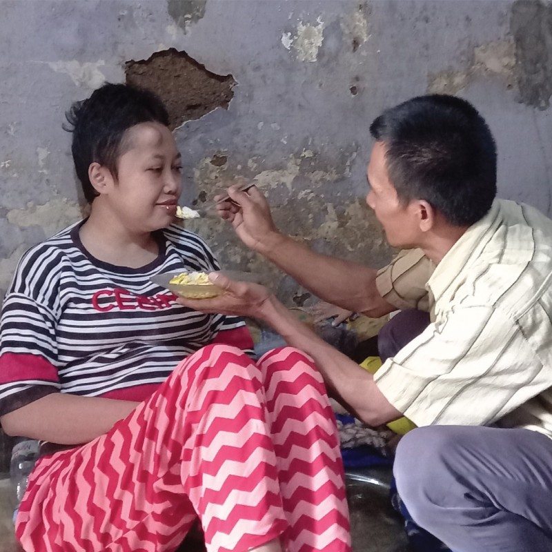 Lumpuh dan Pandangannya Gelap, Berikan Harapan Sembuh Untuk Bu Yunita dari Tumor Otak