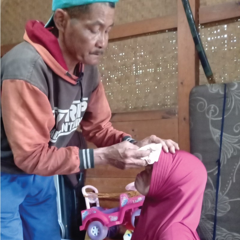 8 Tahun Menderita Pentyakit Mata Yang Mengancam Nyawanya, Bantu Ibu Momoh Sembuh