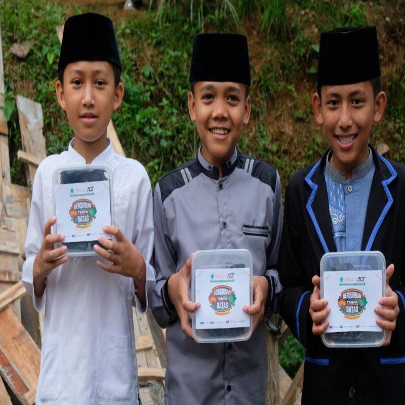 Sedekah Qurban : Berbagi Daging Untuk Santri, Yatim dan Dhuafa