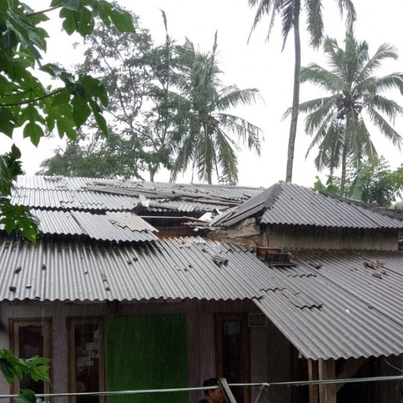Ayo Bantu Ibu Ai Membangun Rumahnya Kembali