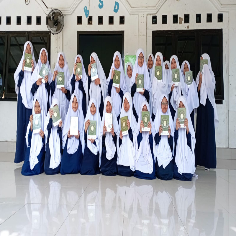 Darurat! Bantu Penuhi AlQuran Santri sudah tidak Layak pakai