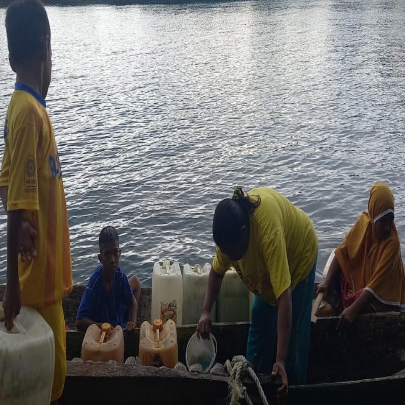GOTONG ROYONG BANGUN SUMBER AIR PERTAMA UNTUK DESA TOBO-TOBO