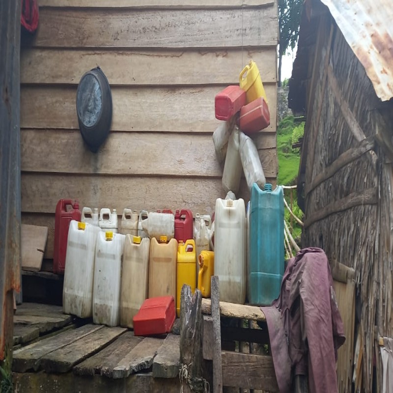 GOTONG ROYONG BANGUN SUMBER AIR PERTAMA UNTUK DESA TOBO-TOBO