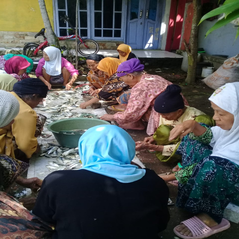 Beri Makanan Layak Untuk Para Lansia di Panti