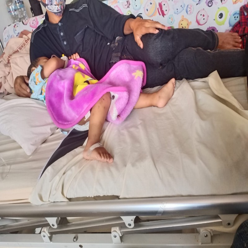 DITINGGAL IBU SEJAK LAHIR, BAYI RANDIANSAH USUSNYA KELUAR  DAN PERLU OPERASI