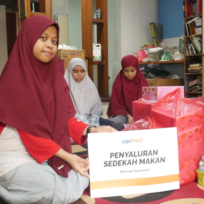 Berbagi Sekarang Tanpa Nanti Untuk Para Santri
